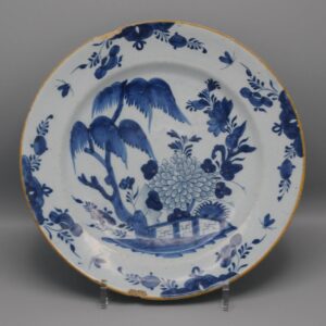 Delft Chinoiserie Charger - De Claauw, mid 18th century