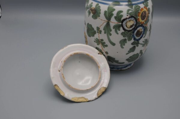 Pesaro - Albarello and cover - decor 'al tacchiolo', 18th century