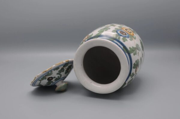 Pesaro - Albarello and cover - decor 'al tacchiolo', 18th century