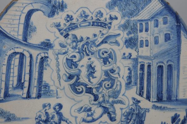 Savona - Armorial Alzatina dish on stand, 18th century, Savona Crest Mark
