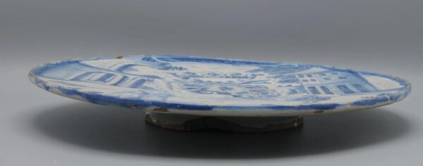 Savona - Armorial Alzatina dish on stand, 18th century, Savona Crest Mark