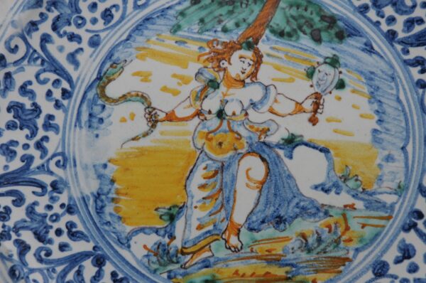 Deruta alzatina dish on stand, 18th century depicting Prudentia- 18th century
