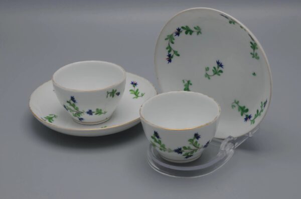 Paris porcelain - 2 cups and saucers, cornflowers decor 'Barbeaux', 18th century