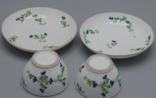 Paris porcelain - 2 cups and saucers, cornflowers decor 'Barbeaux', 18th century