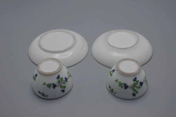 Paris porcelain - 2 cups and saucers, cornflowers decor 'Barbeaux', 18th century