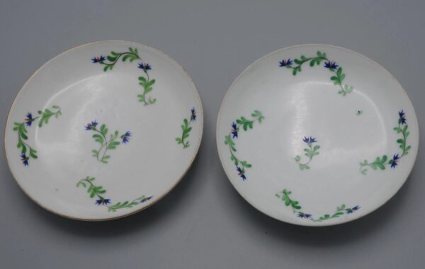 Paris porcelain - 2 cups and saucers, cornflowers decor 'Barbeaux', 18th century
