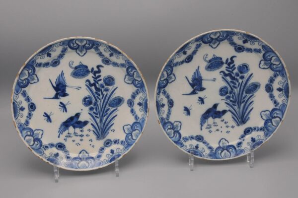Excellent pair of 18th century Delft plates - Van Lockhorst