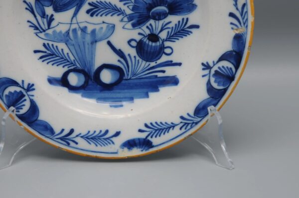 Delft blue and white plate depicting a bird - Early 19th century