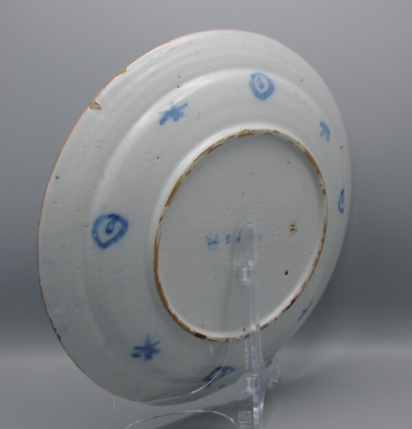 Delft Wanli style dragonfly charger, by "De Metaale Pot", Cornelis Koppens, 1724 - 1757