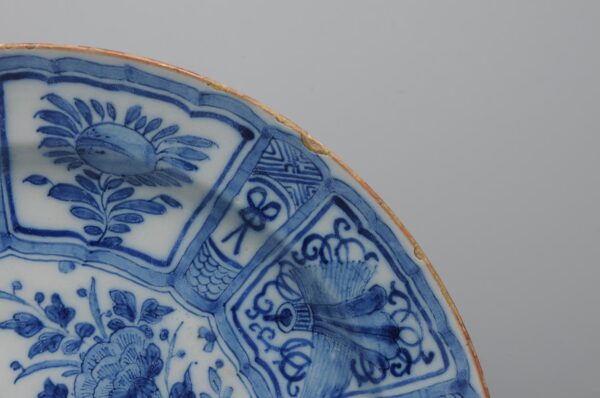 Delft Wanli style dragonfly charger, by "De Metaale Pot", Cornelis Koppens, 1724 - 1757