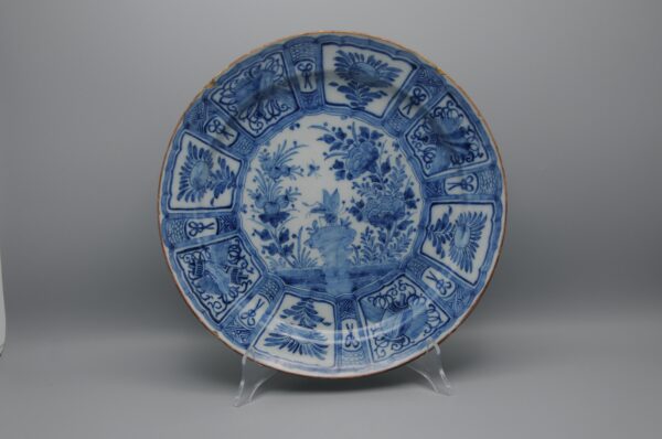 Delft Wanli style dragonfly charger, by "De Metaale Pot", Cornelis Koppens, 1724 - 1757