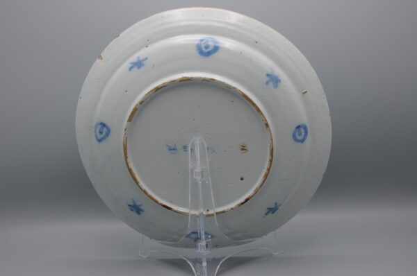 Delft Wanli style dragonfly charger, by "De Metaale Pot", Cornelis Koppens, 1724 - 1757