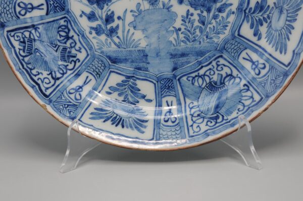 Delft Wanli style dragonfly charger, by "De Metaale Pot", Cornelis Koppens, 1724 - 1757