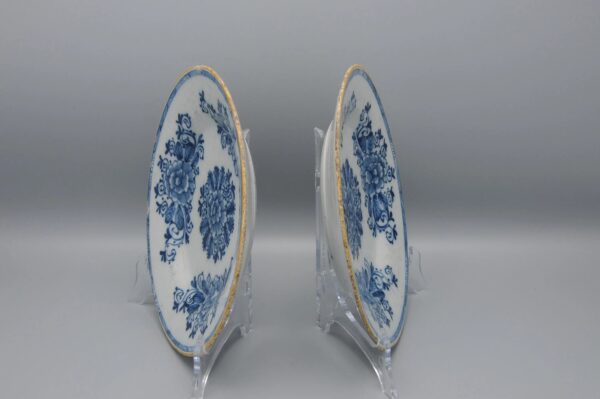 Delft - Pair of floral plates by "The Claauw' - Late 18th century