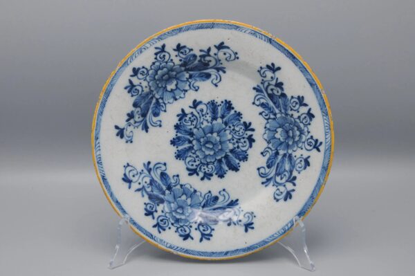 Delft - Pair of floral plates by "The Claauw' - Late 18th century