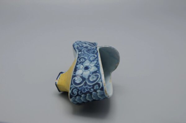 Delft - Polychrome model of a shoe