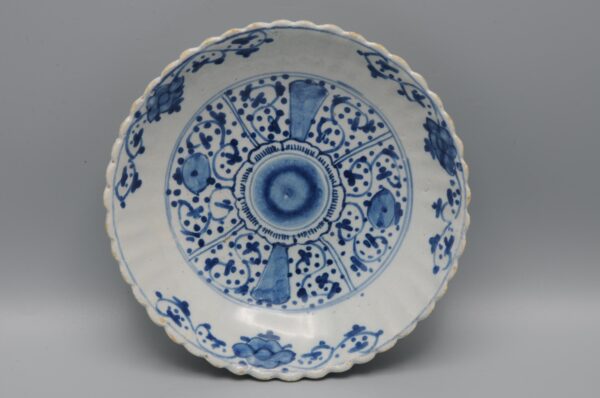 Delft small size chinoiserie plate, mid 18th century