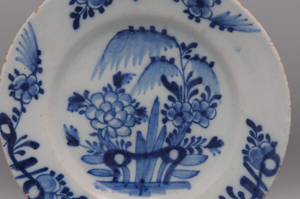Delft chinoiserie plate - Mid 18th century