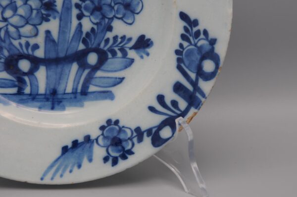 Delft chinoiserie plate - Mid 18th century