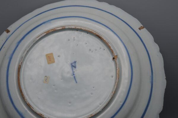 Delft Kangxi style charger, 'The Porcelain Axe', 18th century