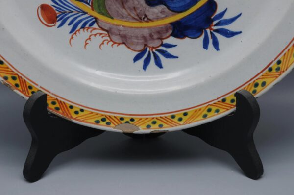 Delft polychrome charger with a Parrot - 1st half 18th century