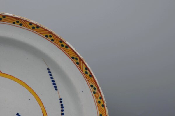 Delft polychrome charger with a Parrot - 1st half 18th century
