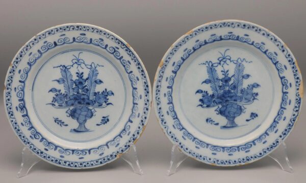Dutch Delft - pair of Neoclassical Delft plates ca 1800