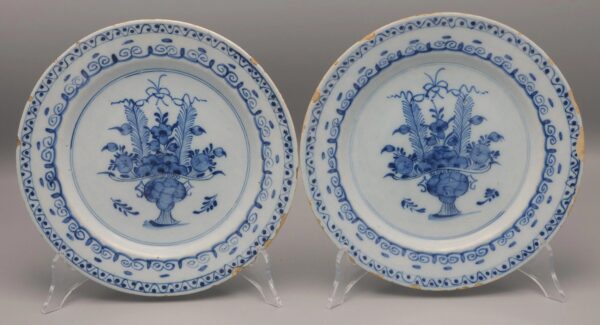 Dutch Delft - pair of Neoclassical Delft plates ca 1800