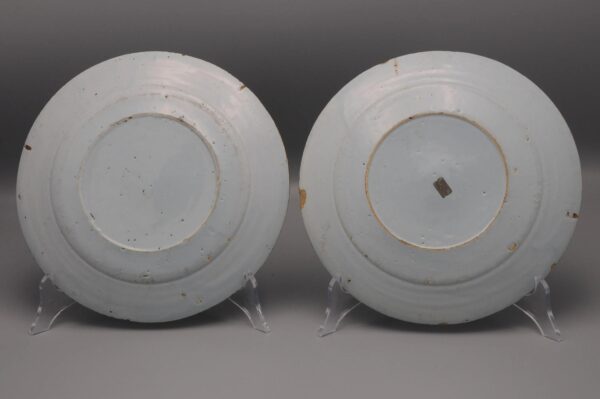 Dutch Delft - pair of Neoclassical Delft plates ca 1800