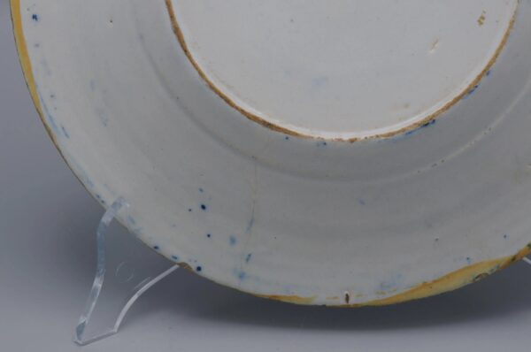 Delft plate with flowers - ca 1800